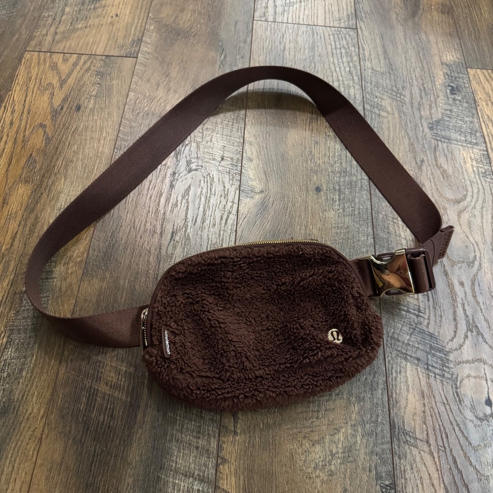 Lululemon Everywhere Belt Bag 1L‎ Fleece Brown Teddy Crossbody Gold Hardware O/S